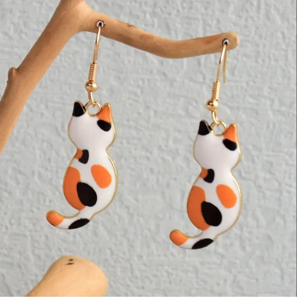 NEW| Women’s Cute Enamel Cat Design Dangle Earrings